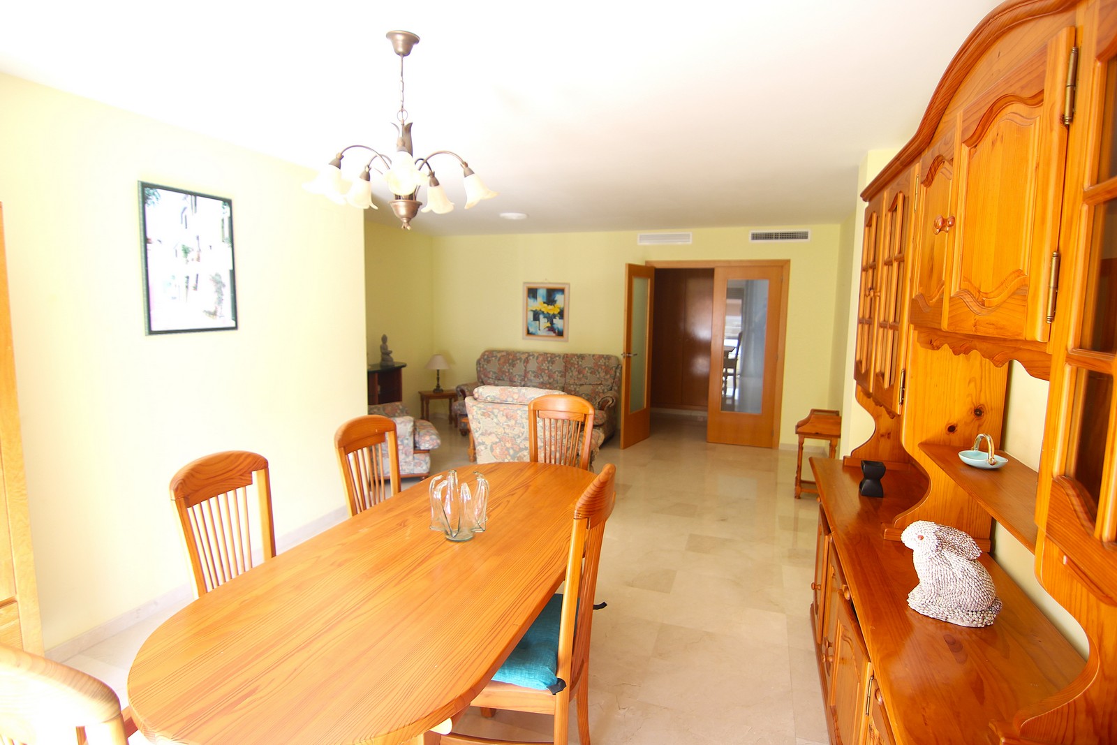 Appartement te koop met 4 slaapkamers en een groot terras in het centrum van Benitatxell.