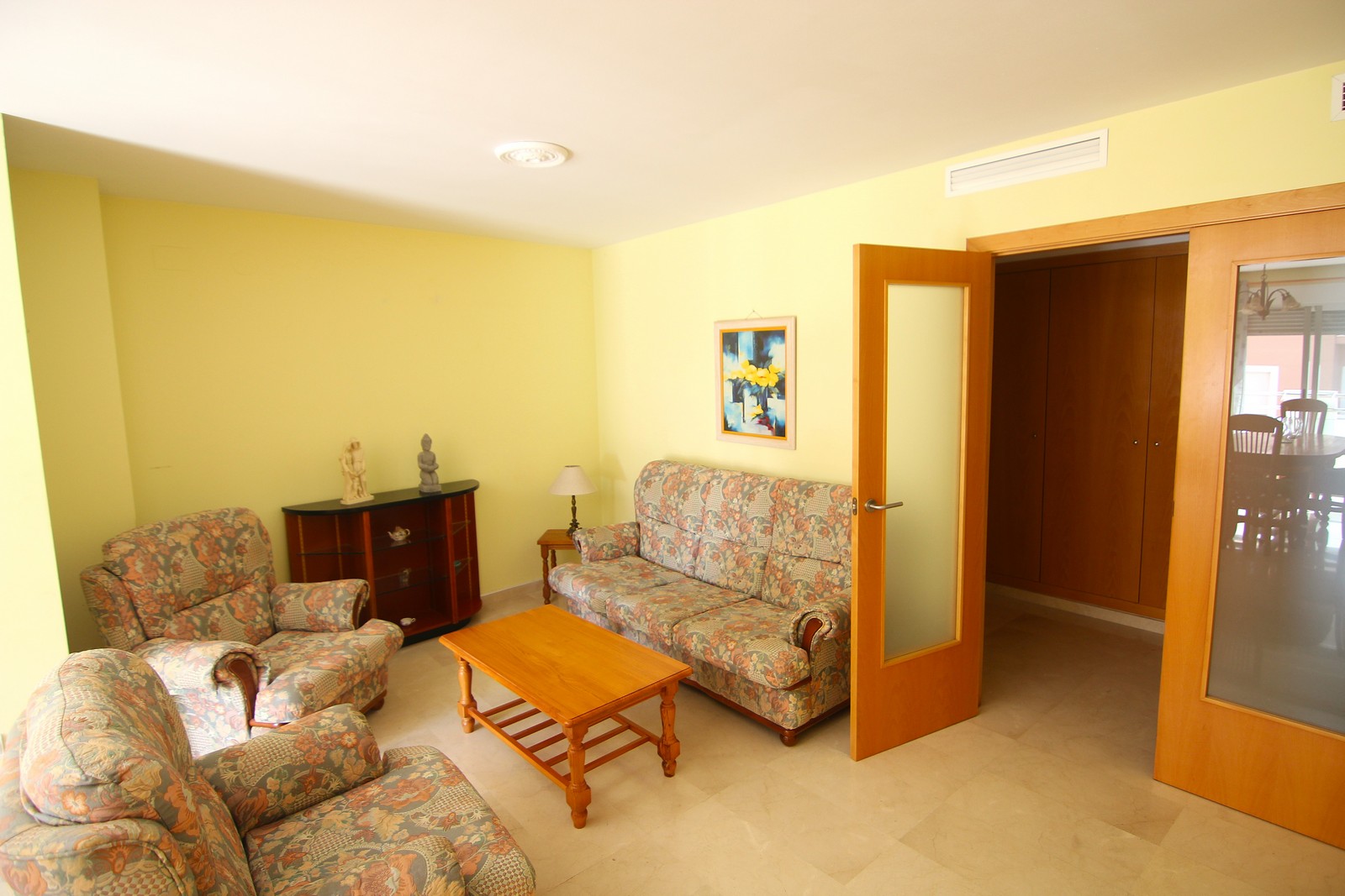 Appartement te koop met 4 slaapkamers en een groot terras in het centrum van Benitatxell.