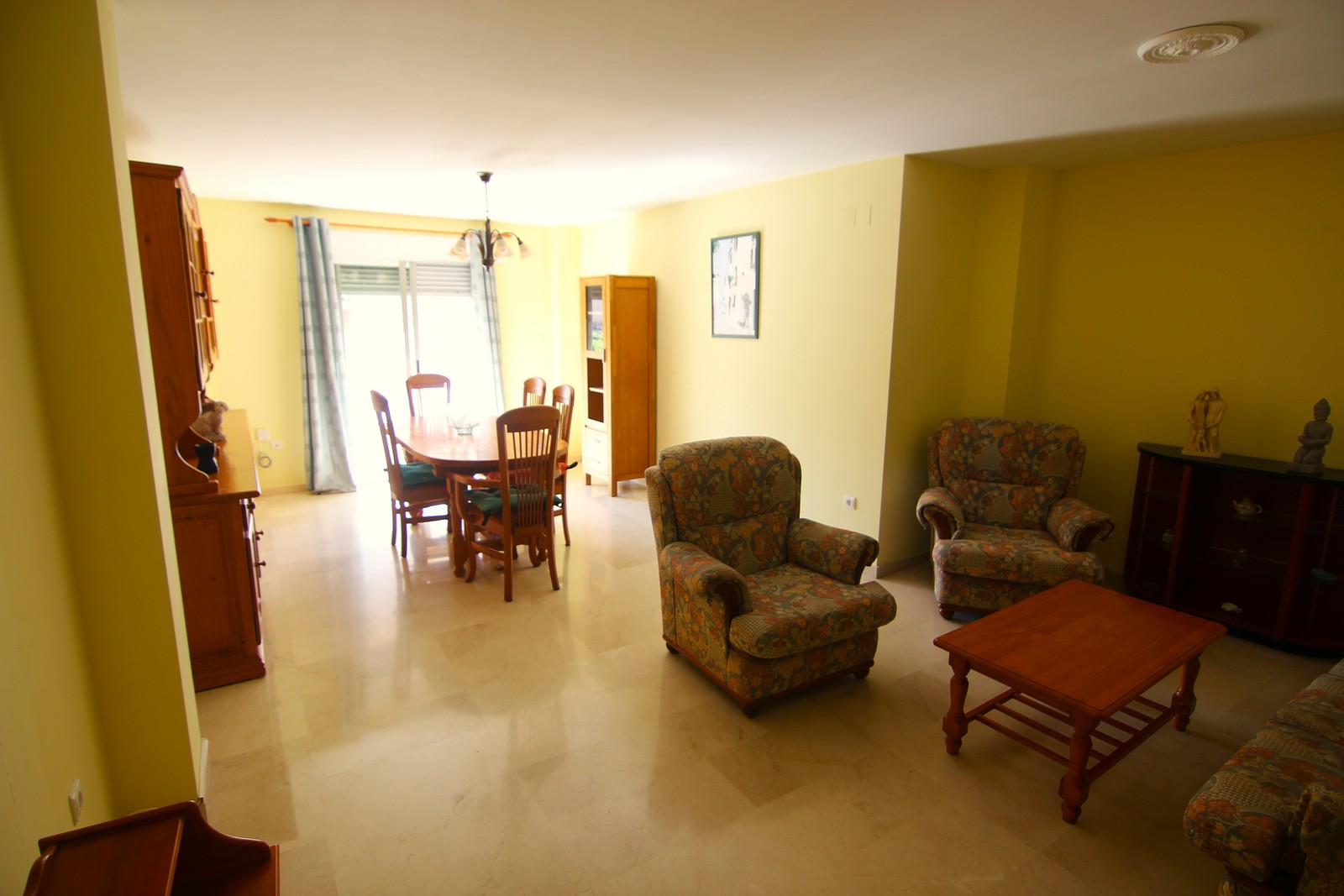Appartement te koop met 4 slaapkamers en een groot terras in het centrum van Benitatxell.