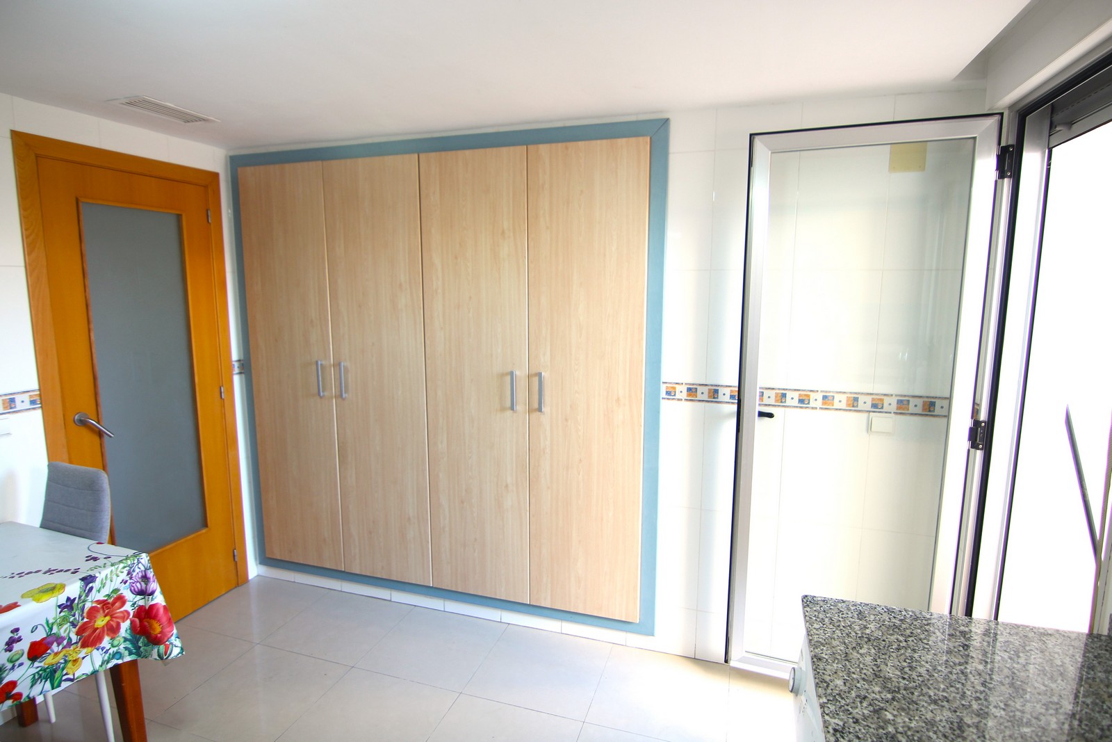 Appartement te koop met 4 slaapkamers en een groot terras in het centrum van Benitatxell.