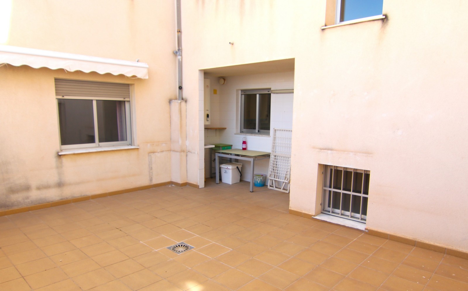 Appartement te koop met 4 slaapkamers en een groot terras in het centrum van Benitatxell.
