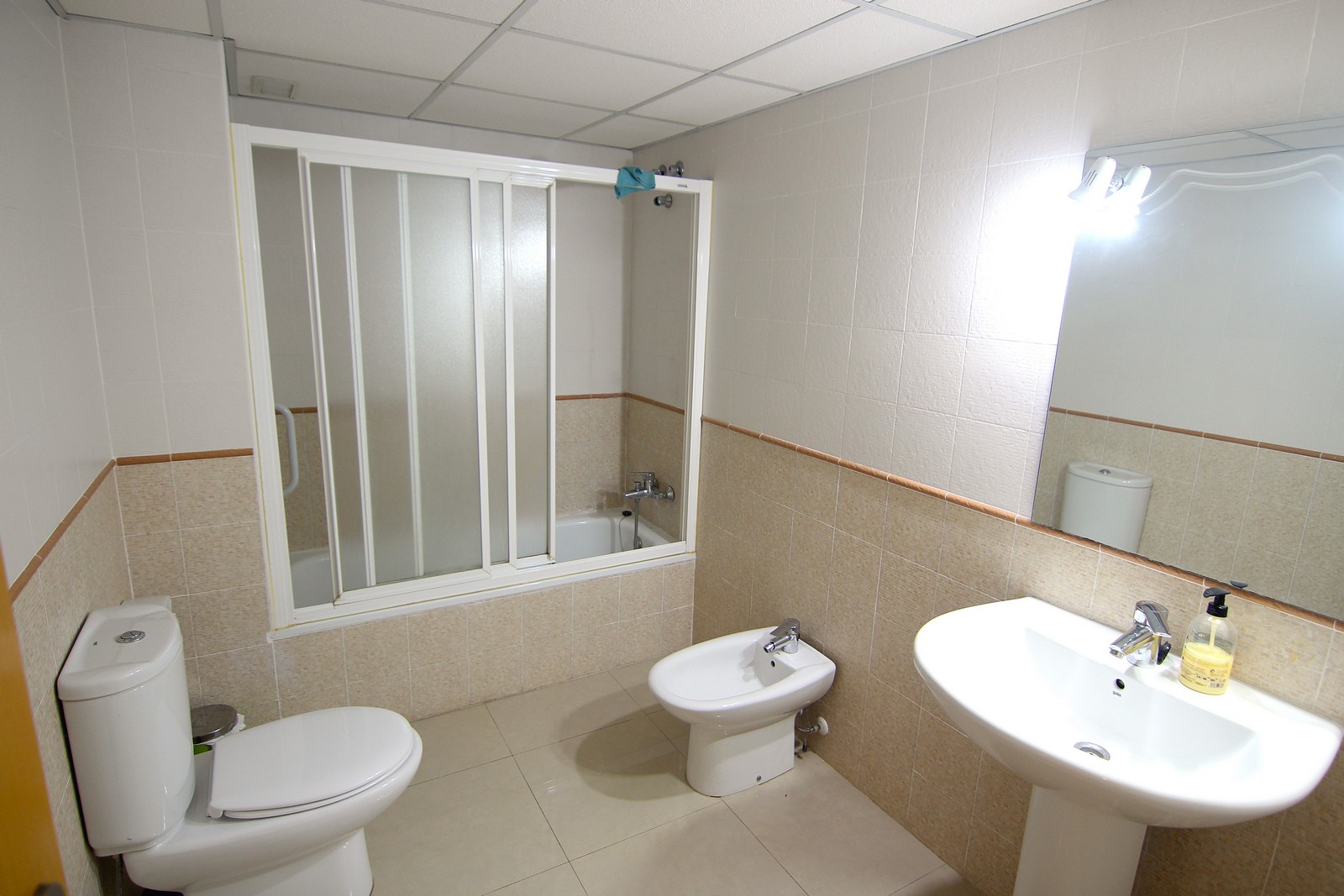 Appartement te koop met 4 slaapkamers en een groot terras in het centrum van Benitatxell.