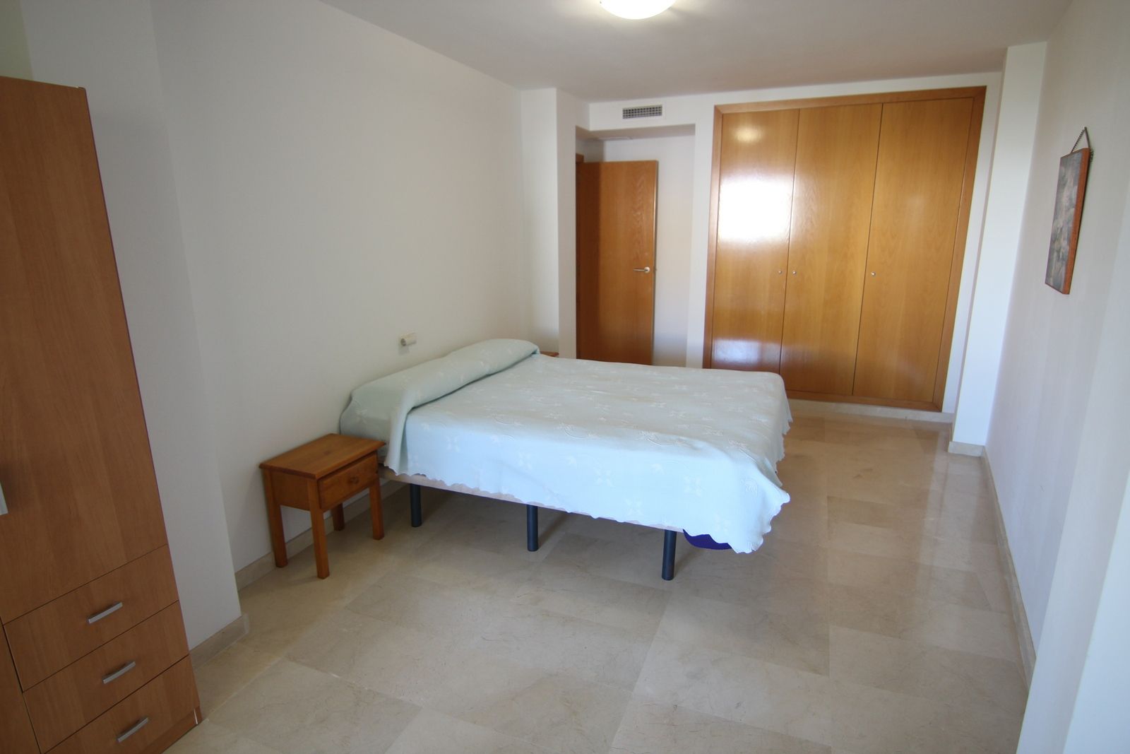 Appartement te koop met 4 slaapkamers en een groot terras in het centrum van Benitatxell.