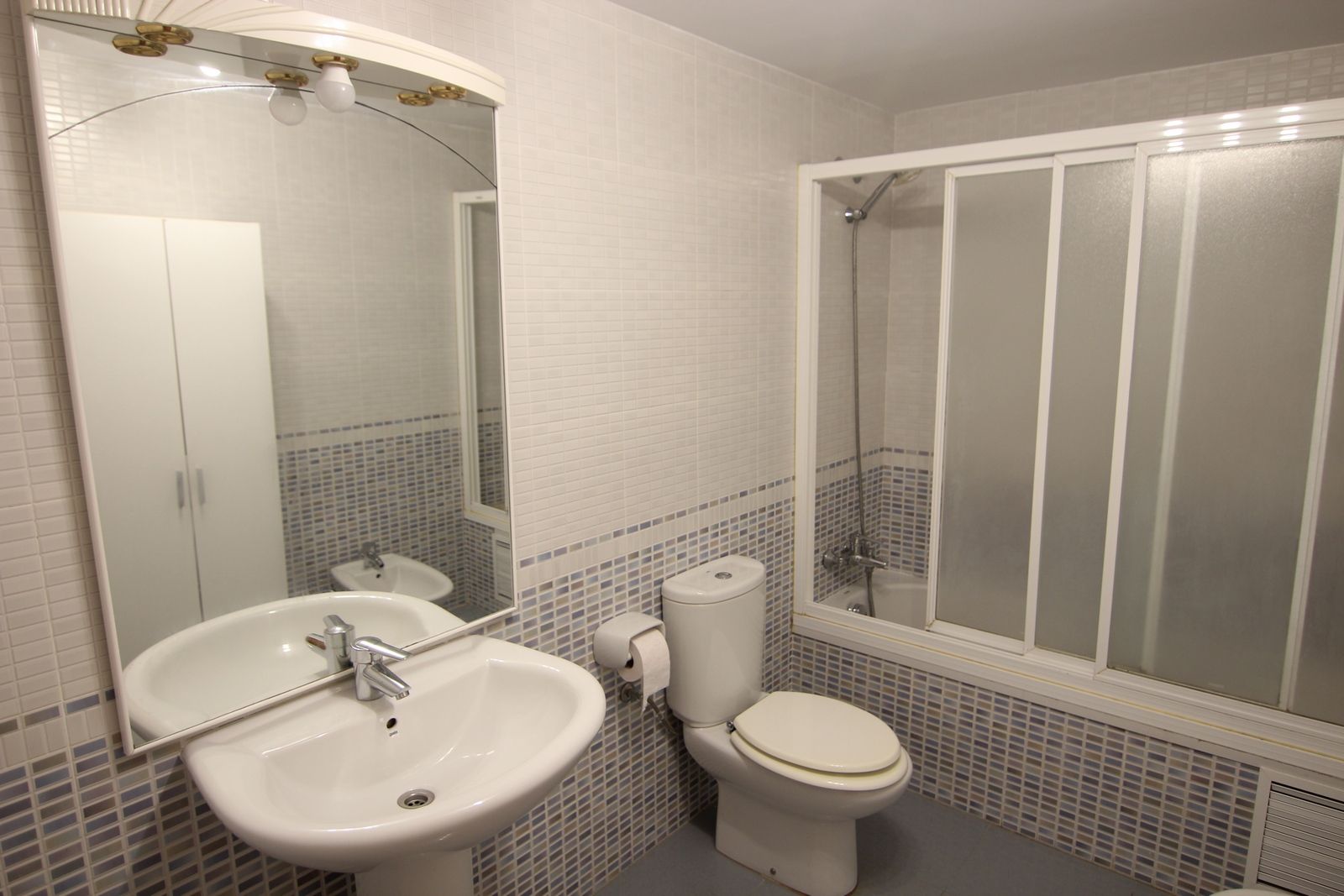 Appartement te koop met 4 slaapkamers en een groot terras in het centrum van Benitatxell.