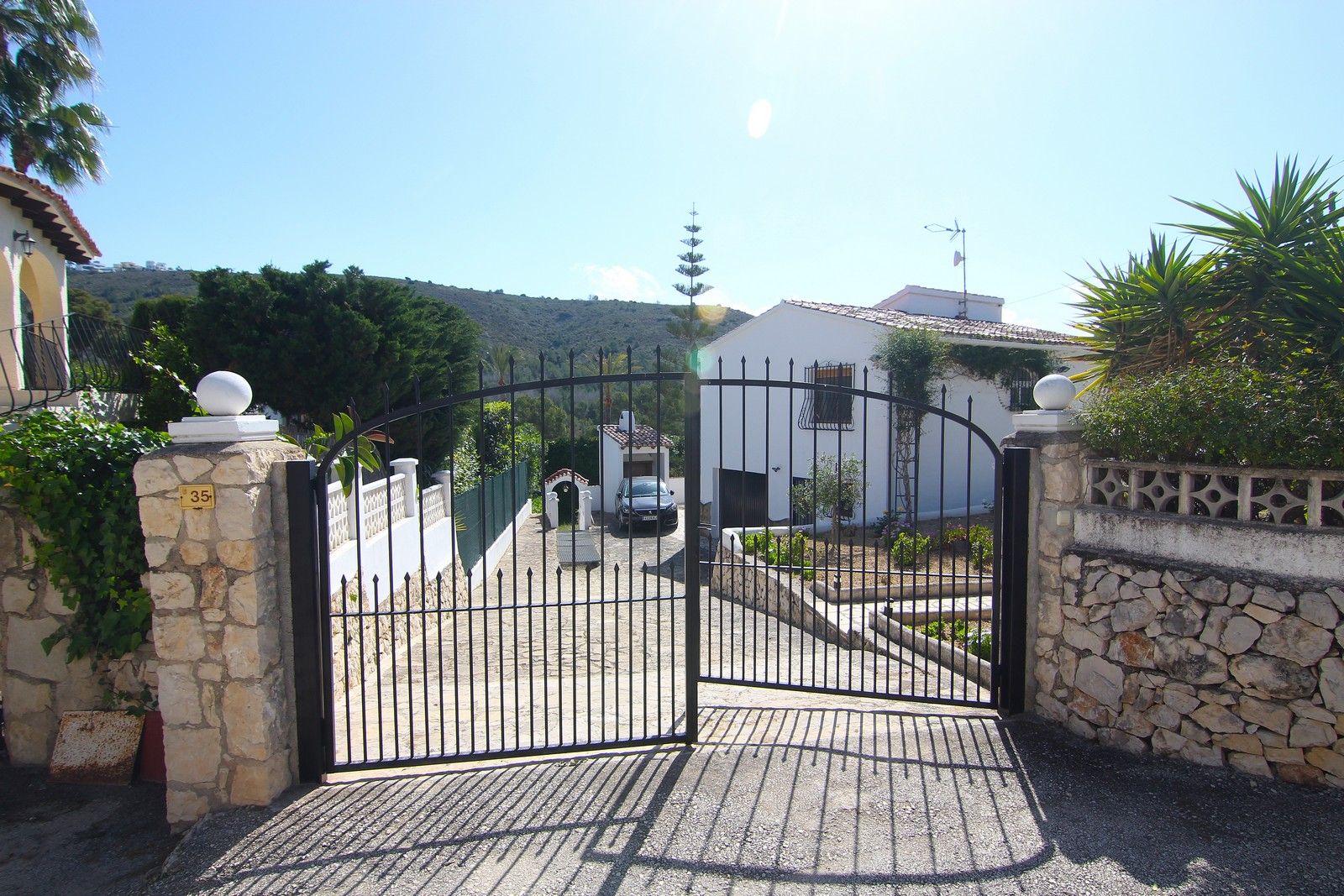 Villa te koop in rustige zone van El Portet met zwembad.