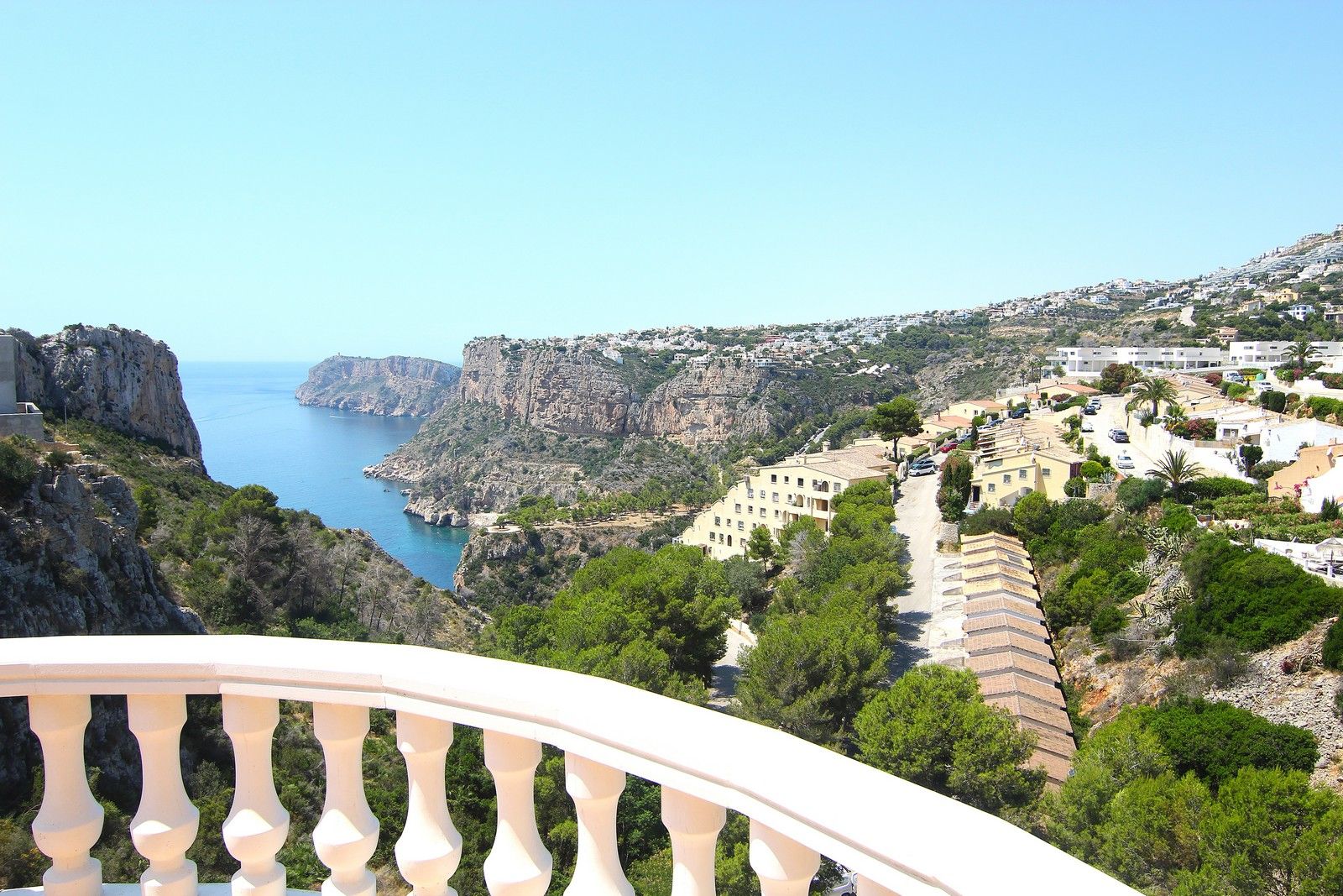 Villa met zwembad en spectaculair uitzicht op zee in Cumbre del Sol.