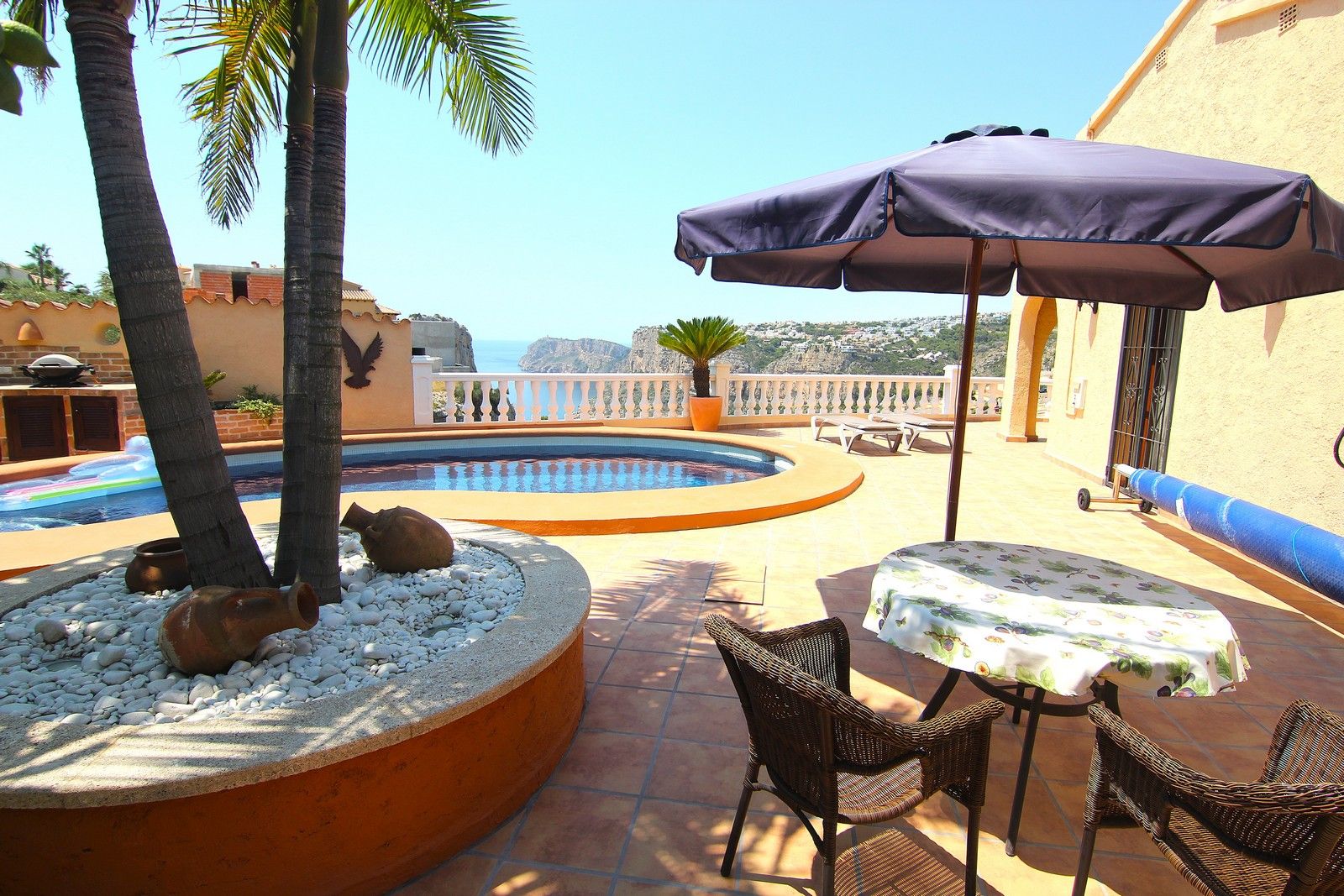 Villa met zwembad en spectaculair uitzicht op zee in Cumbre del Sol.