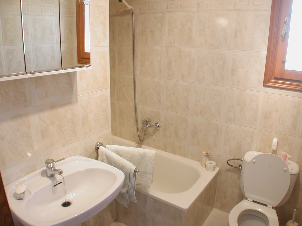 Villa te koop met zwembad en uitzicht op zee.