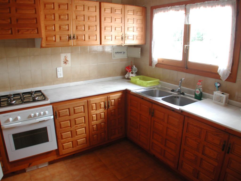 Villa te koop met zwembad dicht bij de zee.