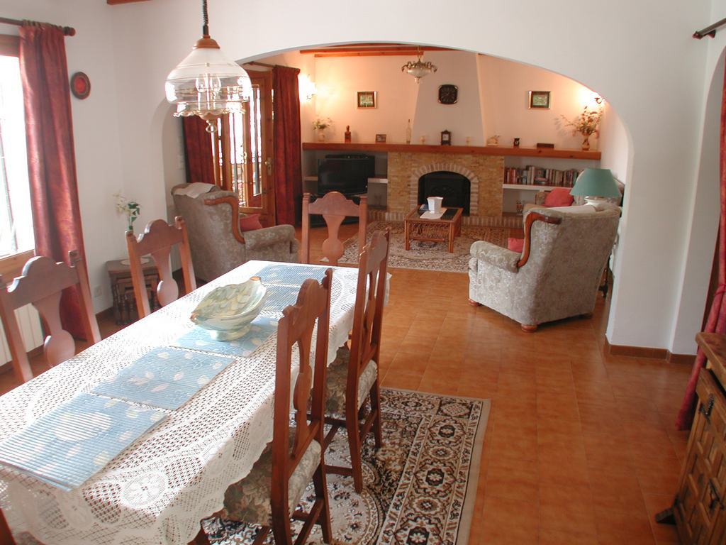 Villa te koop met zwembad dicht bij de zee.
