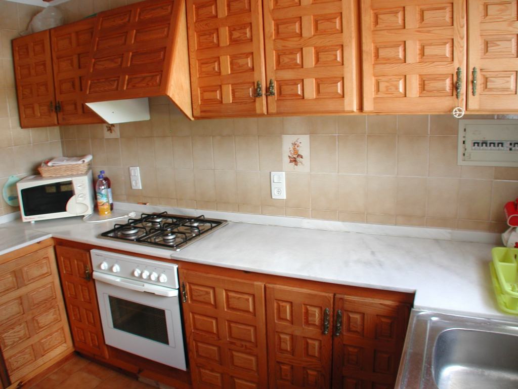 Villa te koop met zwembad dicht bij de zee.