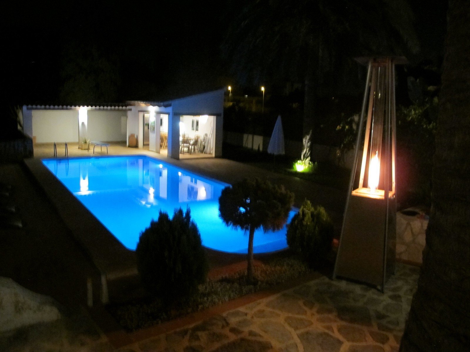 Prachtige villa te koop in Moraira tot 500 meter van de haven en de stad.
