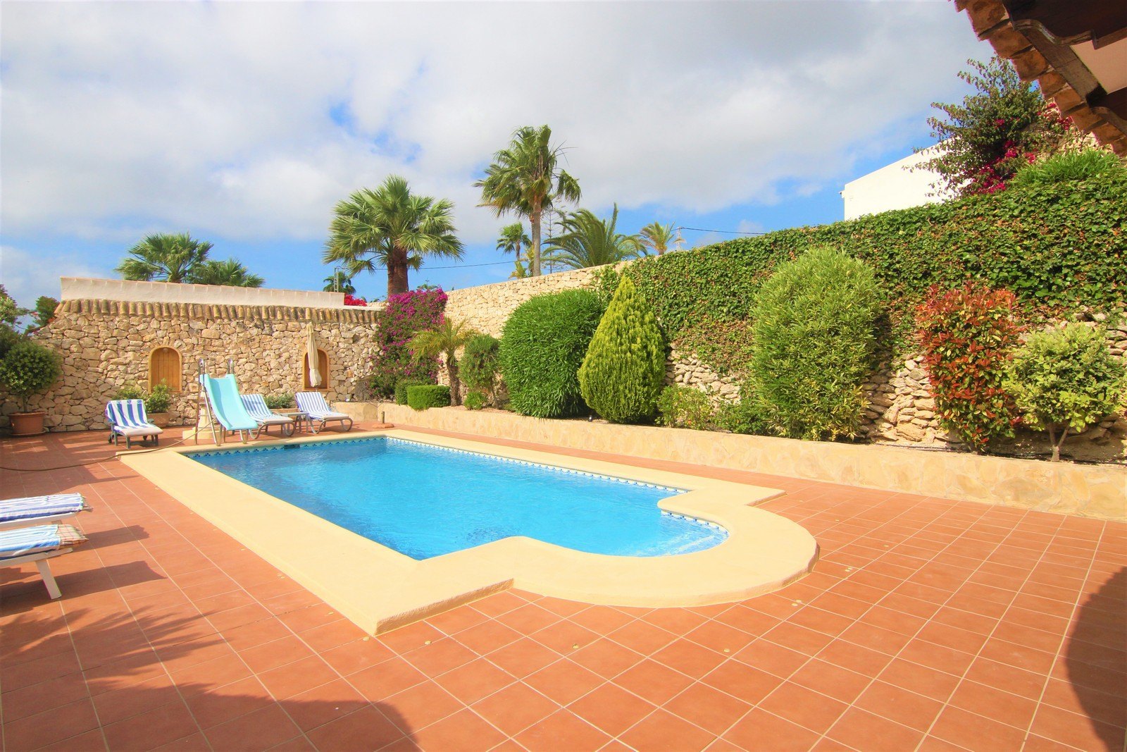 Villa met zwembad te koop in Moraira.
